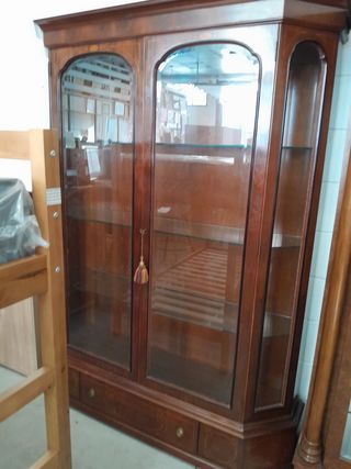 Vitrina antigua de madera