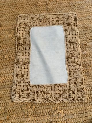 2 pañitos de encaje y ganchillo
38x46 y 28x20
