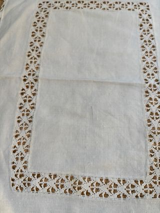 2 pañitos de encaje y ganchillo
38x46 y 28x20
