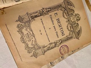 Partituras antiguas estudio piano y solfeo