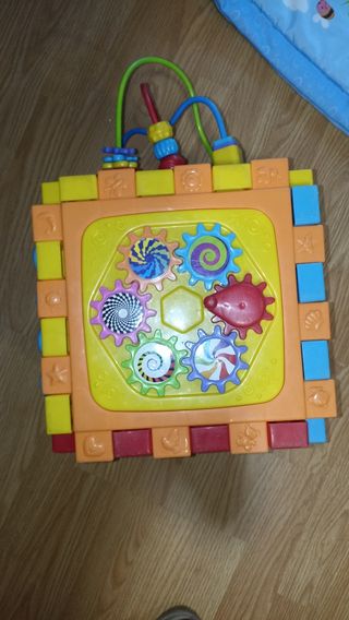 Juguetes bebé: Alfombra, mesa, cubo  y reloj