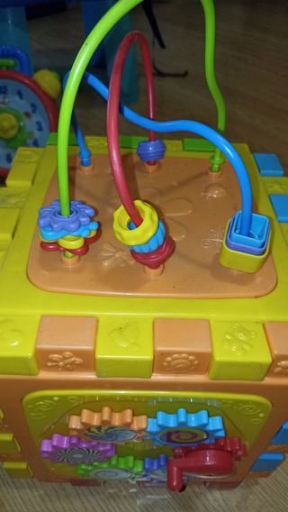 Juguetes bebé: Alfombra, mesa, cubo  y reloj