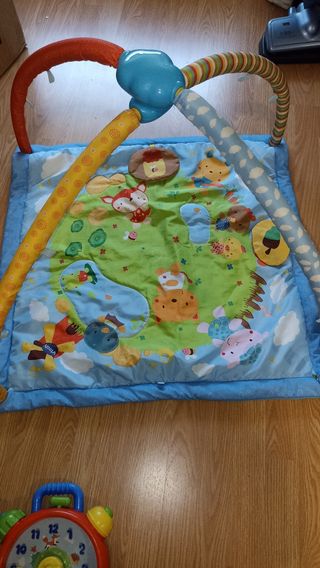Juguetes bebé: Alfombra, mesa, cubo  y reloj