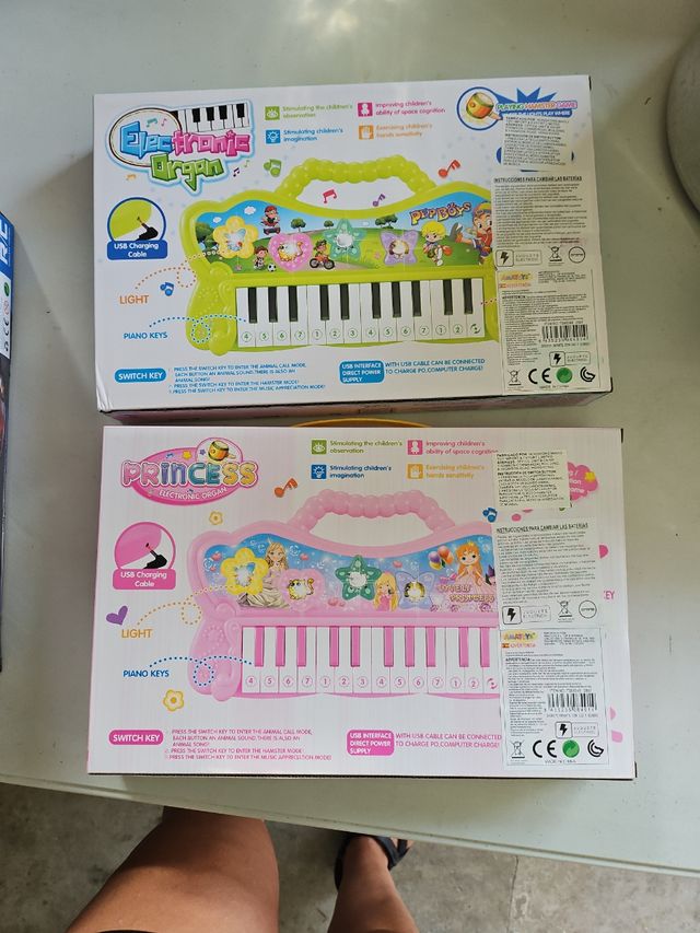 2 teclados musicales infantiles cada uno 9€