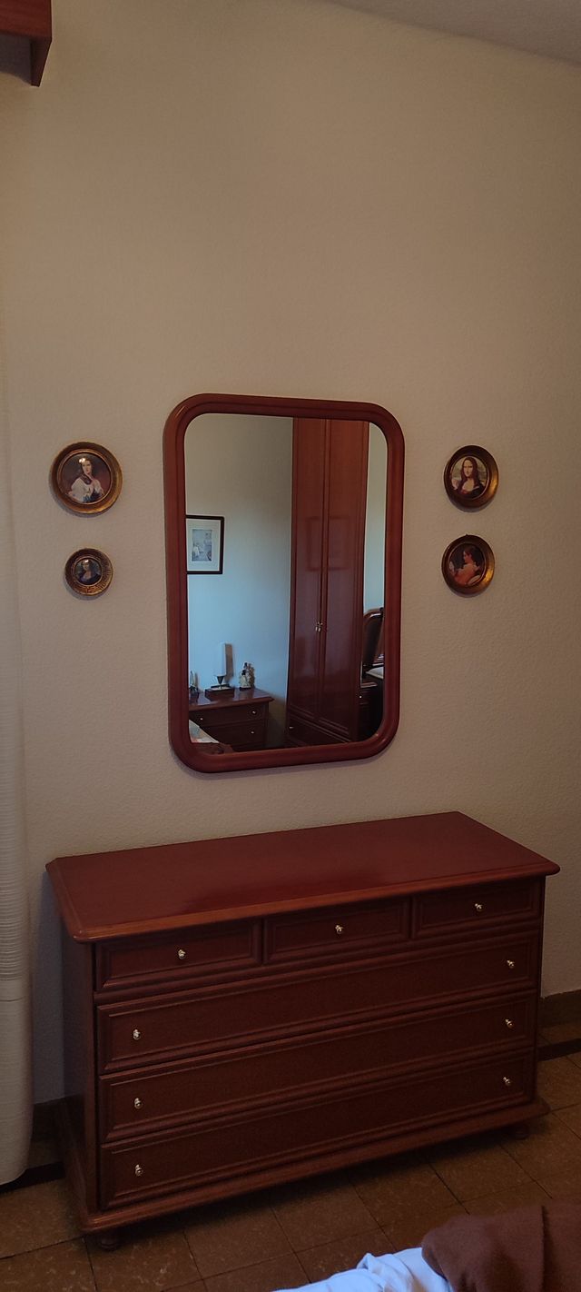 Cómoda y Mesas - Muebles