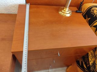 Cabezal,mesitas noche y cómoda de madera-Dormitori