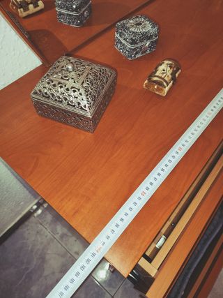 Cabezal,mesitas noche y cómoda de madera-Dormitori