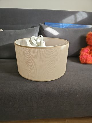 Lámpara beige de tela