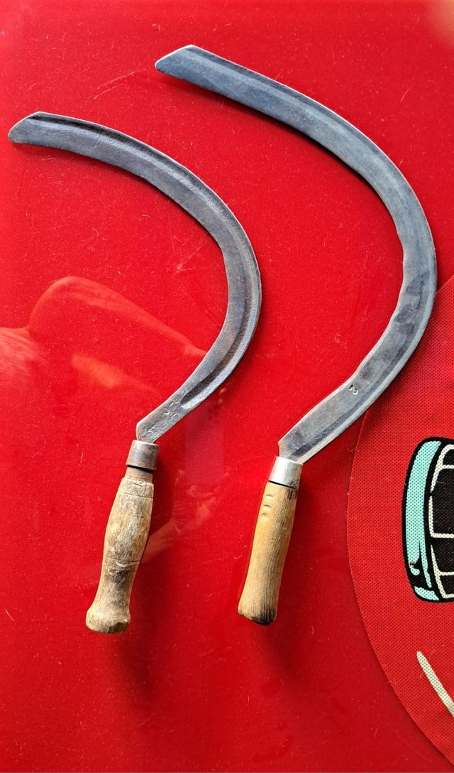 2 Antiguas guadañas de hierro