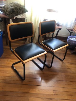 Silla vintage negra y madera estilo Cesca.