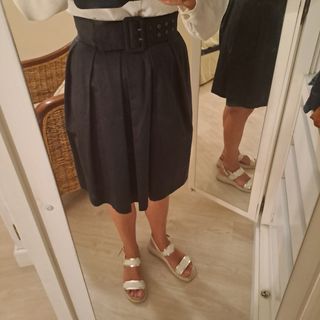 Falda negra raso c/ cinturón