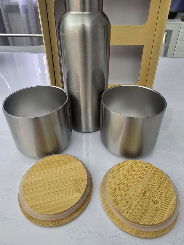 Set borraccia con tazze acciaio