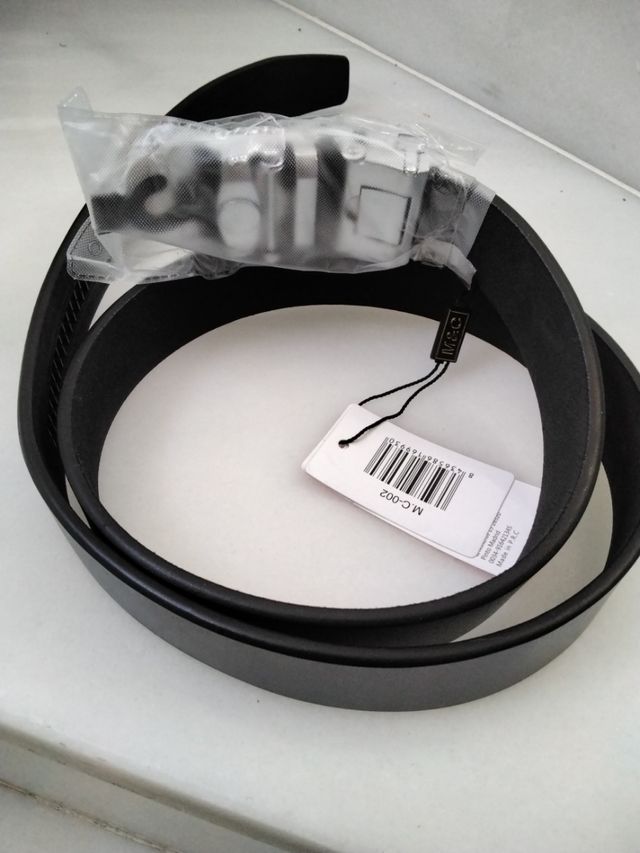 Cinturón cuero sintético negro hebilla plata