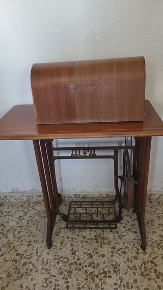 Máquina coser Alfa Antigua aún funciona