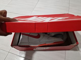 Zapatillas Nike altas blancas y rojas