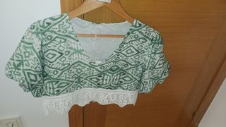 Top corto verde y blanco