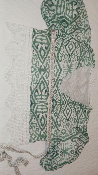 Top corto verde y blanco