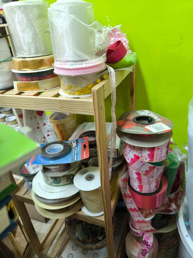 Cintas y papel de envolver