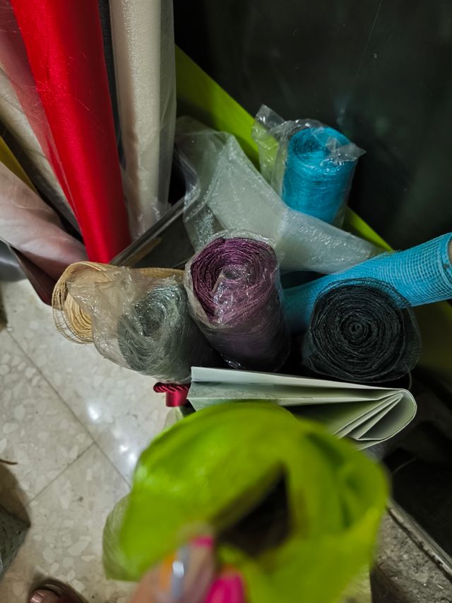 Cintas y papel de envolver