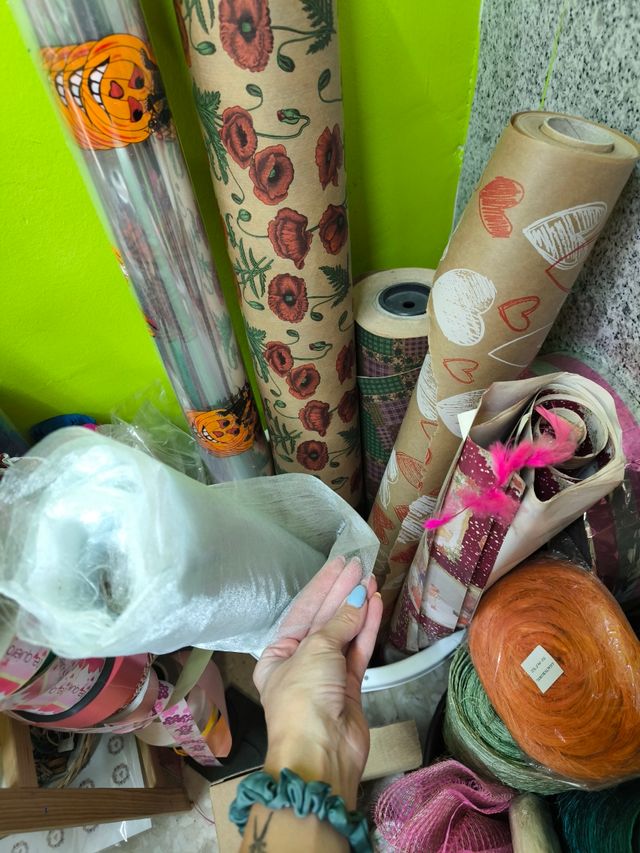 Cintas y papel de envolver