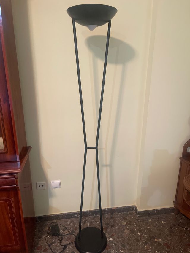 Lámpara de pie negra - metal