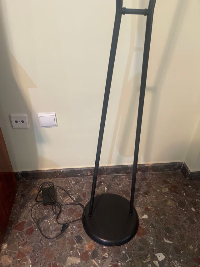 Lámpara de pie negra - metal