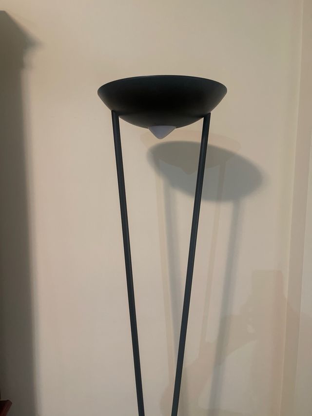 Lámpara de pie negra - metal