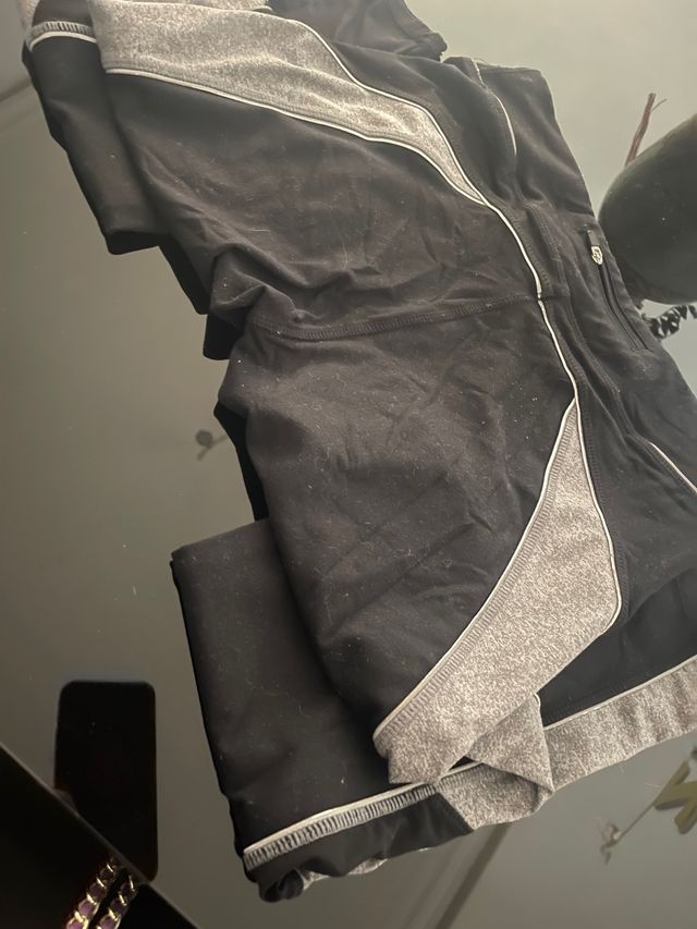 Leggins deportivos negros y grises