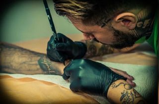TATUADOR ECONÓMICO A DOMICILIO