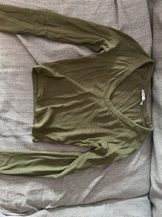 Camiseta Bershka manga larga verde oliva