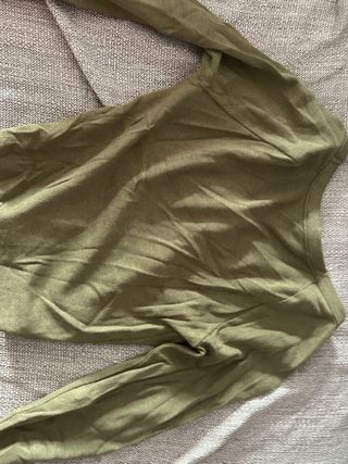 Camiseta Bershka manga larga verde oliva
