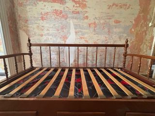 Sofá-cama antiguo de madera