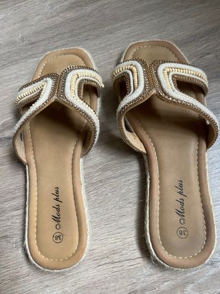 Sandalias planas doradas talla 38