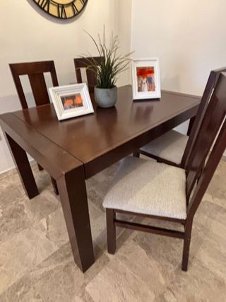 Mesa Comedor + 4 Sillas  extensible 2m