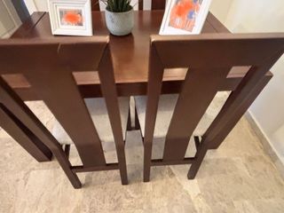 Mesa Comedor + 4 Sillas  extensible 2m