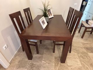 Mesa Comedor + 4 Sillas  extensible 2m