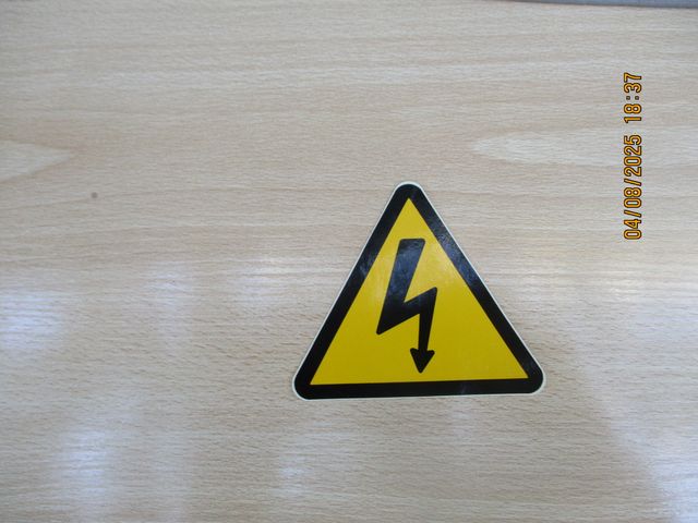 SEÑAL DE PELIGRO (RIESGO ELÉCTRICO) PVC 100x100mm.