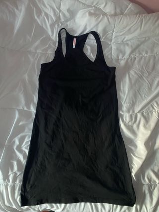 Camiseta negra tirantes larga