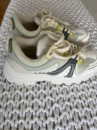 Zapatillas Zara - Beige y Blancas