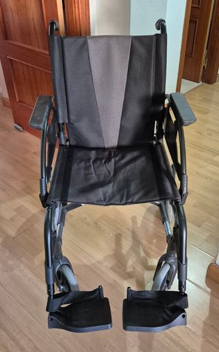 Silla de ruedas plegable.
