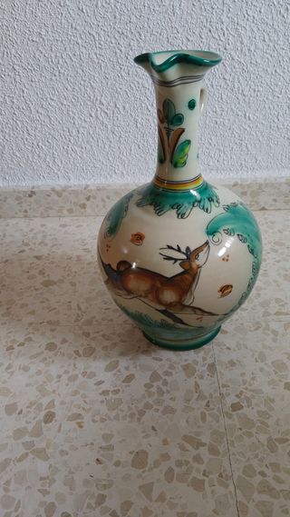 Jarrón cerámico pintado a mano
