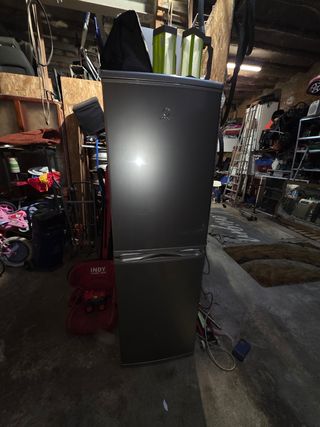 Nevera Indesit gris