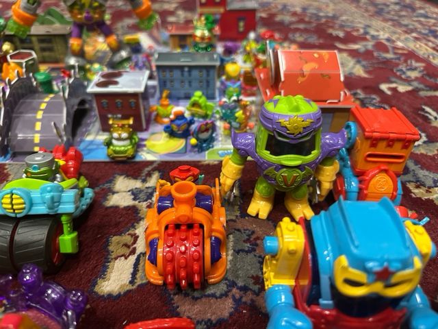 SuperThings - Veicoli e personaggi