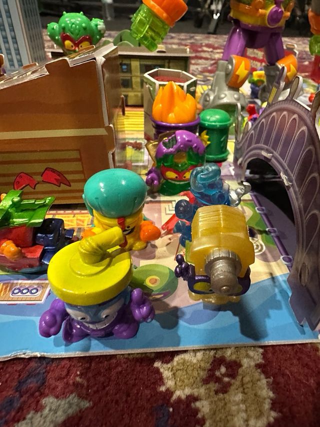 SuperThings - Veicoli e personaggi