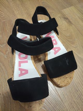 Sandalias planas negras