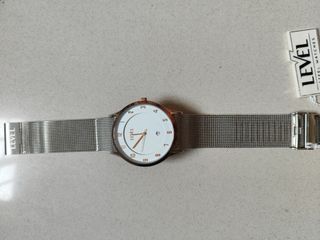 Reloj LEVEL milanesa plata blanco nuevo