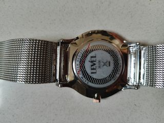 Reloj LEVEL milanesa plata blanco nuevo