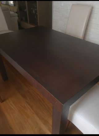 Mesa comedor extensible.