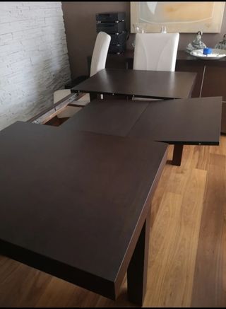Mesa comedor extensible.