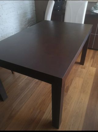 Mesa comedor extensible.